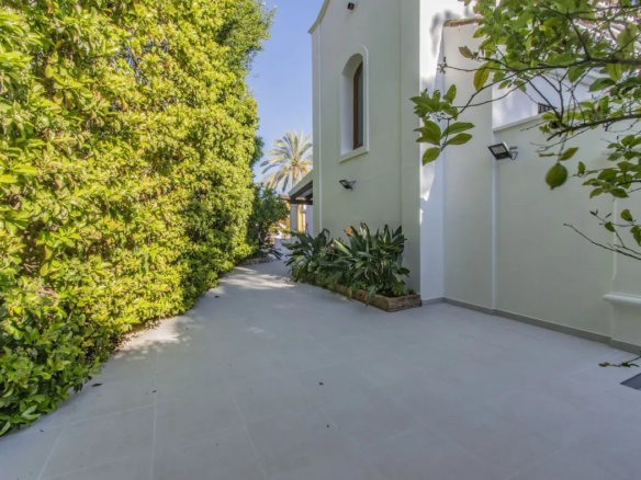 FOR SALE 🏡 Five-Bedroom Villa with Private Pool – Nagüeles, Golden Mile, Marbella