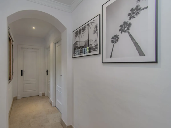 FOR SALE 🏡 Five-Bedroom Villa with Private Pool – Nagüeles, Golden Mile, Marbella