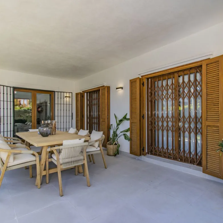 FOR SALE 🏡 Five-Bedroom Villa with Private Pool – Nagüeles, Golden Mile, Marbella