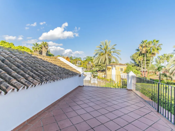 FOR SALE 🏡 Five-Bedroom Villa with Private Pool – Nagüeles, Golden Mile, Marbella