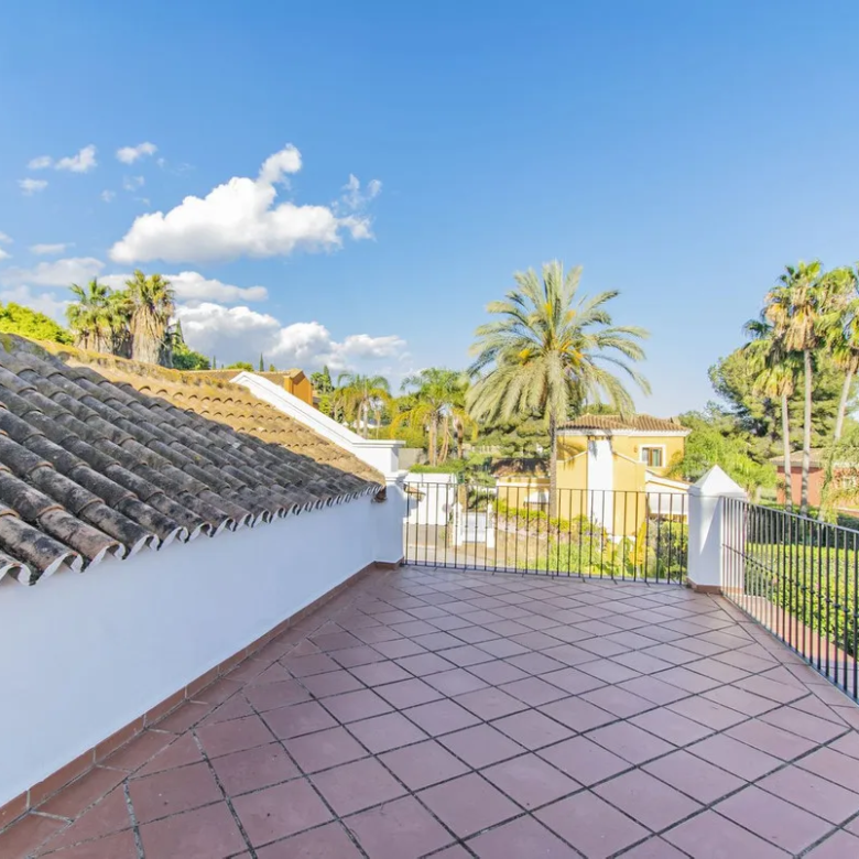 FOR SALE 🏡 Five-Bedroom Villa with Private Pool – Nagüeles, Golden Mile, Marbella