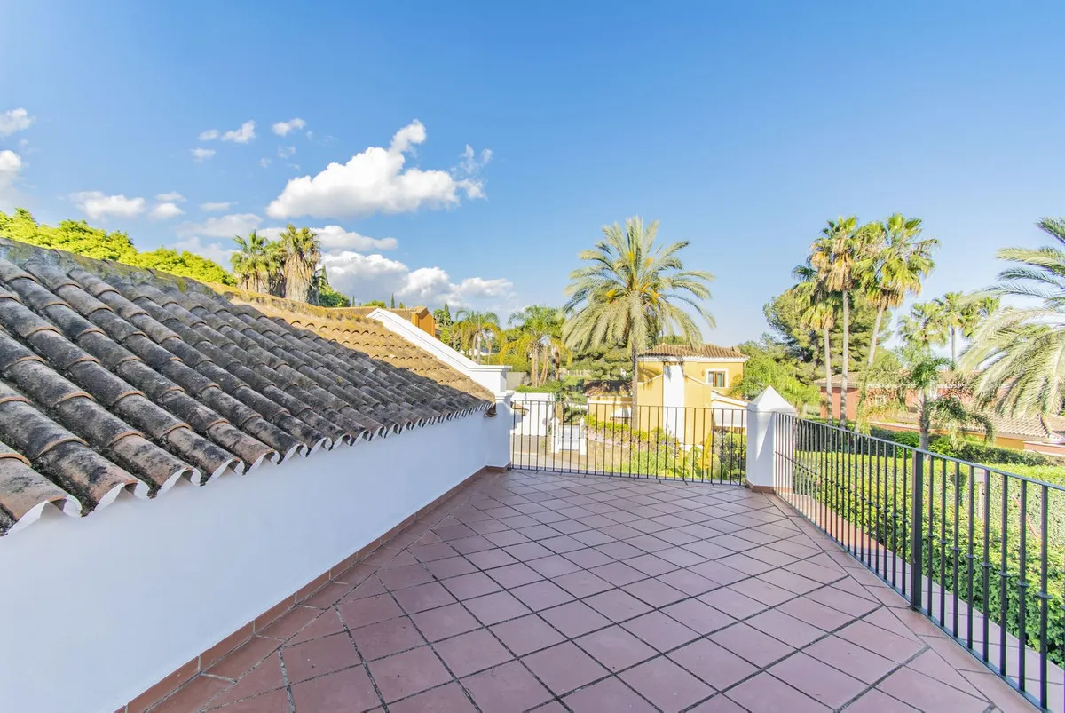 FOR SALE 🏡 Five-Bedroom Villa with Private Pool – Nagüeles, Golden Mile, Marbella