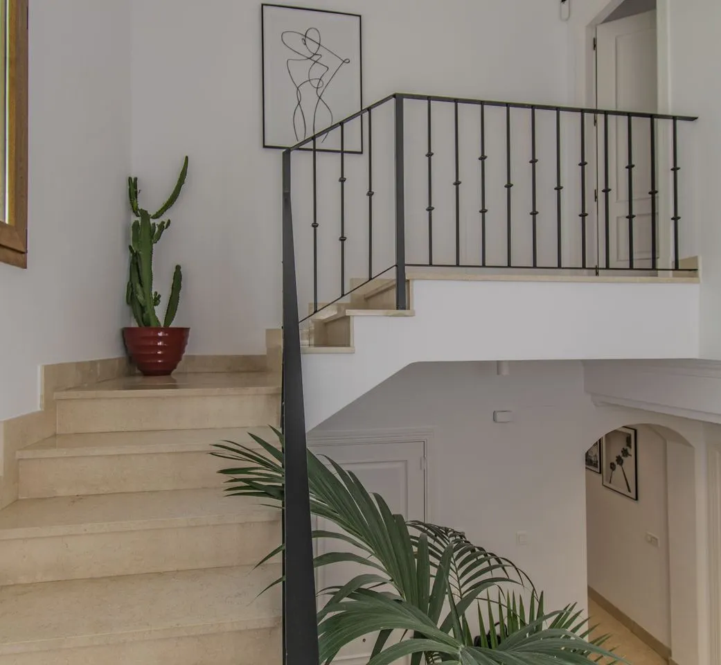 FOR SALE 🏡 Five-Bedroom Villa with Private Pool – Nagüeles, Golden Mile, Marbella