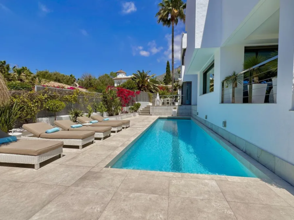FOR SALE 🏡 New-Build Villa with Panoramic Roof Terrace – Nagüeles, Golden Mile, Marbella