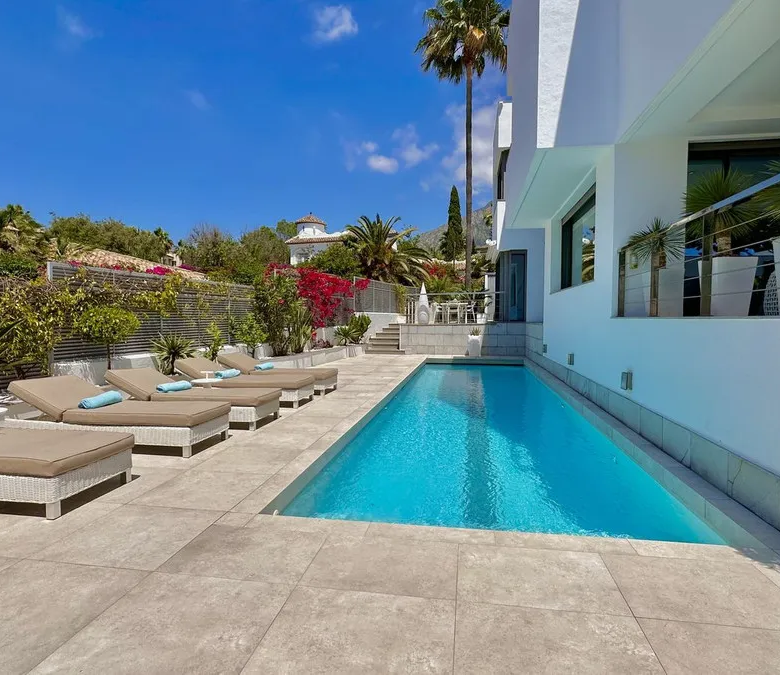 FOR SALE 🏡 New-Build Villa with Panoramic Roof Terrace – Nagüeles, Golden Mile, Marbella