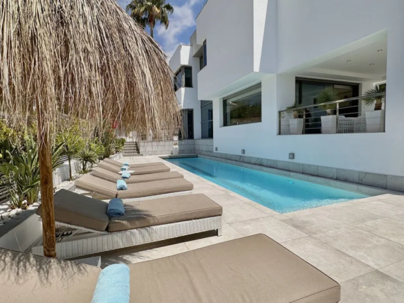 FOR SALE 🏡 New-Build Villa with Panoramic Roof Terrace – Nagüeles, Golden Mile, Marbella