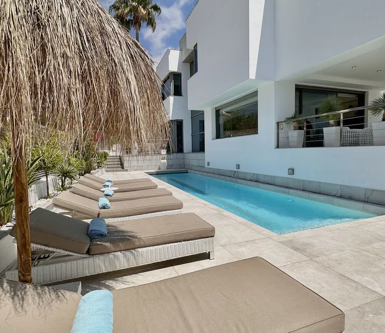 FOR SALE 🏡 New-Build Villa with Panoramic Roof Terrace – Nagüeles, Golden Mile, Marbella