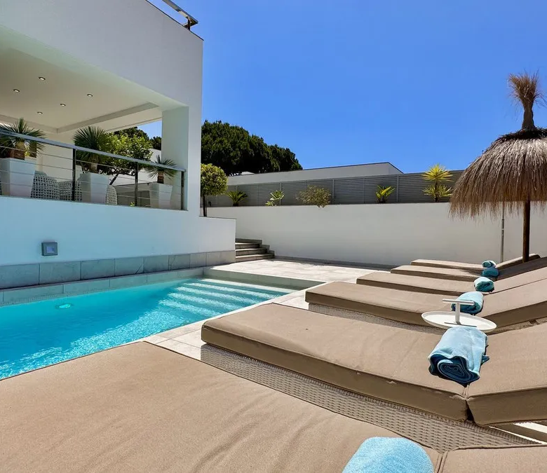 FOR SALE 🏡 New-Build Villa with Panoramic Roof Terrace – Nagüeles, Golden Mile, Marbella