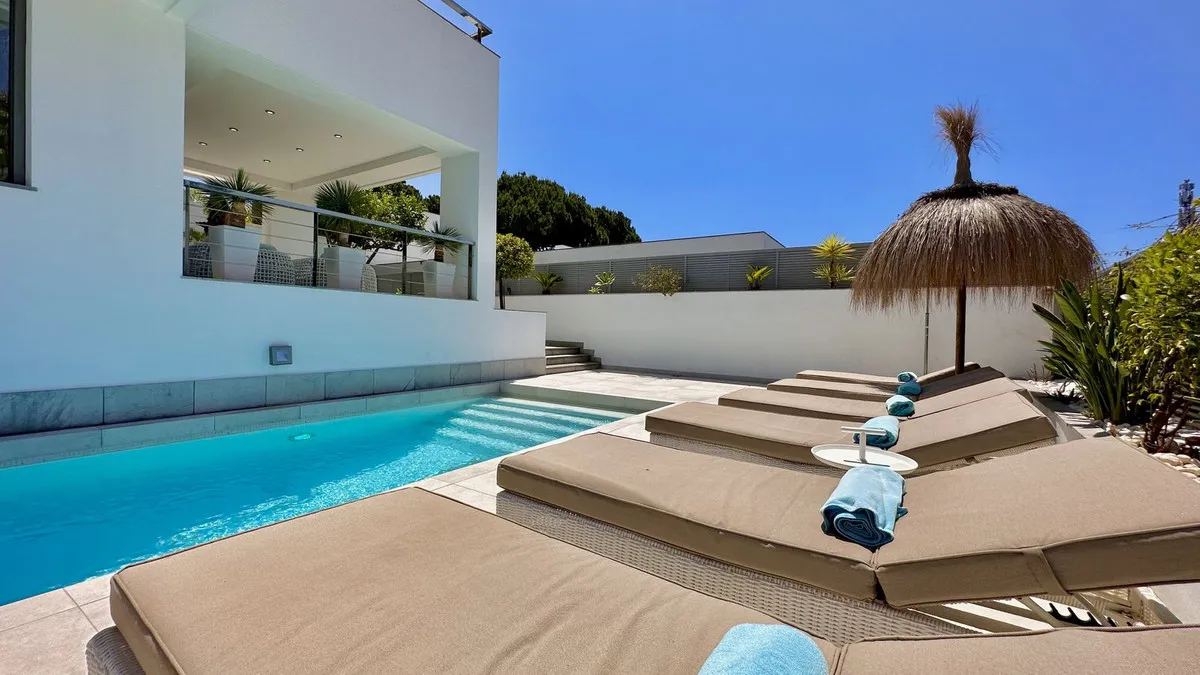 FOR SALE 🏡 New-Build Villa with Panoramic Roof Terrace – Nagüeles, Golden Mile, Marbella