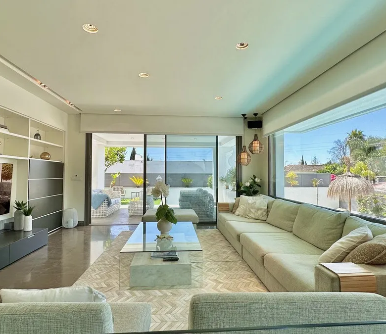 FOR SALE 🏡 New-Build Villa with Panoramic Roof Terrace – Nagüeles, Golden Mile, Marbella