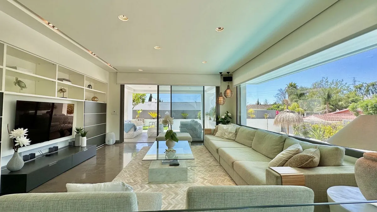FOR SALE 🏡 New-Build Villa with Panoramic Roof Terrace – Nagüeles, Golden Mile, Marbella