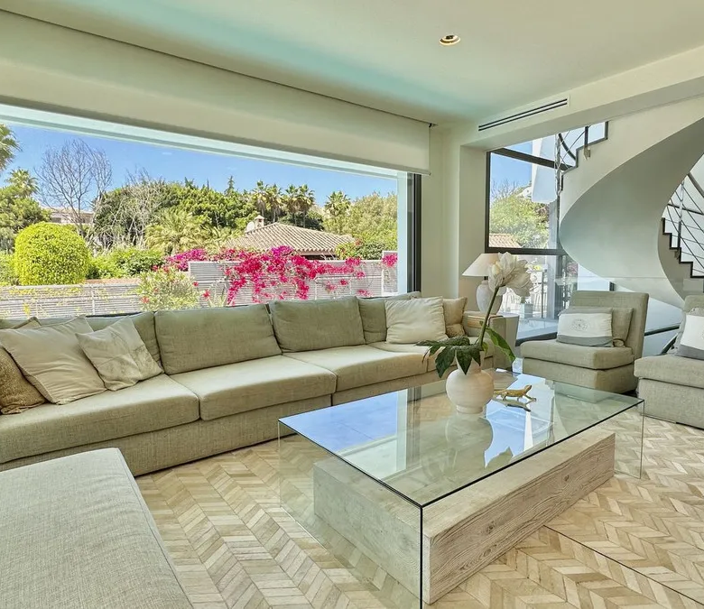 FOR SALE 🏡 New-Build Villa with Panoramic Roof Terrace – Nagüeles, Golden Mile, Marbella