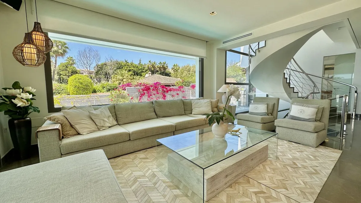 FOR SALE 🏡 New-Build Villa with Panoramic Roof Terrace – Nagüeles, Golden Mile, Marbella