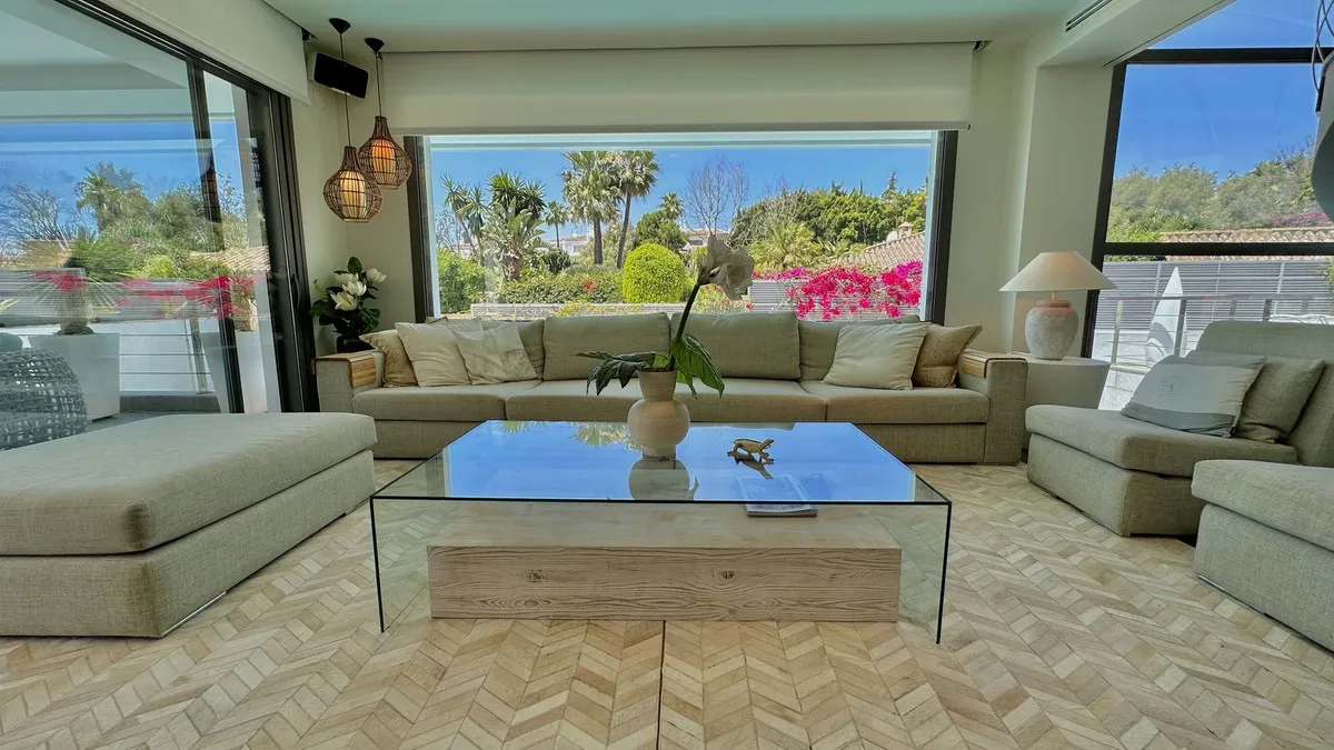 FOR SALE 🏡 New-Build Villa with Panoramic Roof Terrace – Nagüeles, Golden Mile, Marbella