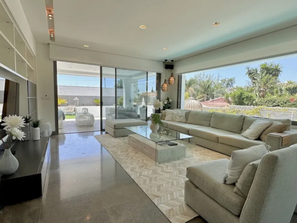 FOR SALE 🏡 New-Build Villa with Panoramic Roof Terrace – Nagüeles, Golden Mile, Marbella