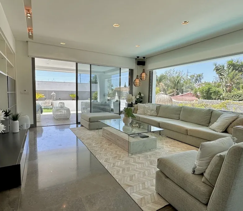 FOR SALE 🏡 New-Build Villa with Panoramic Roof Terrace – Nagüeles, Golden Mile, Marbella