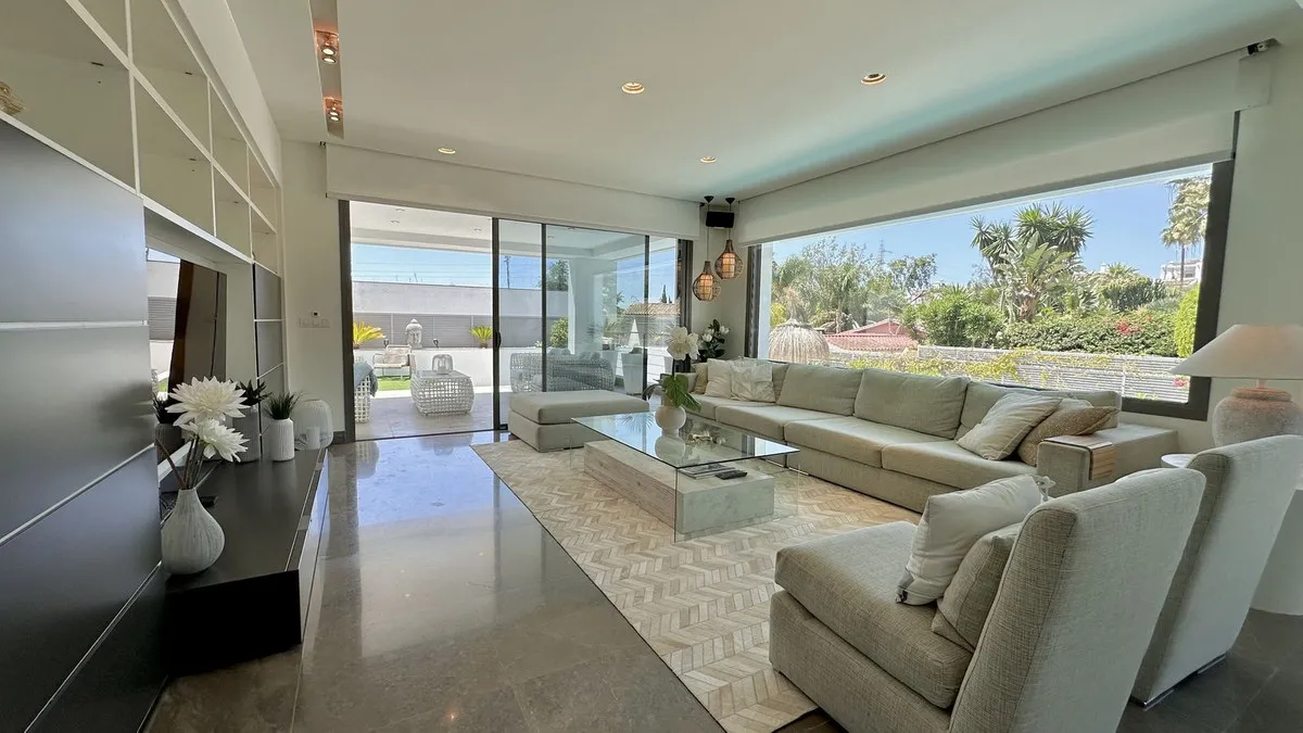 FOR SALE 🏡 New-Build Villa with Panoramic Roof Terrace – Nagüeles, Golden Mile, Marbella