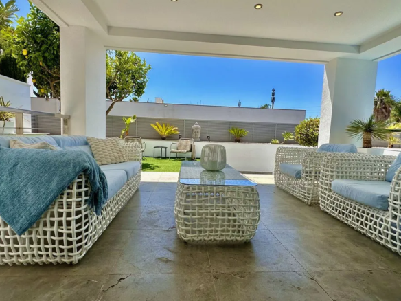 FOR SALE 🏡 New-Build Villa with Panoramic Roof Terrace – Nagüeles, Golden Mile, Marbella