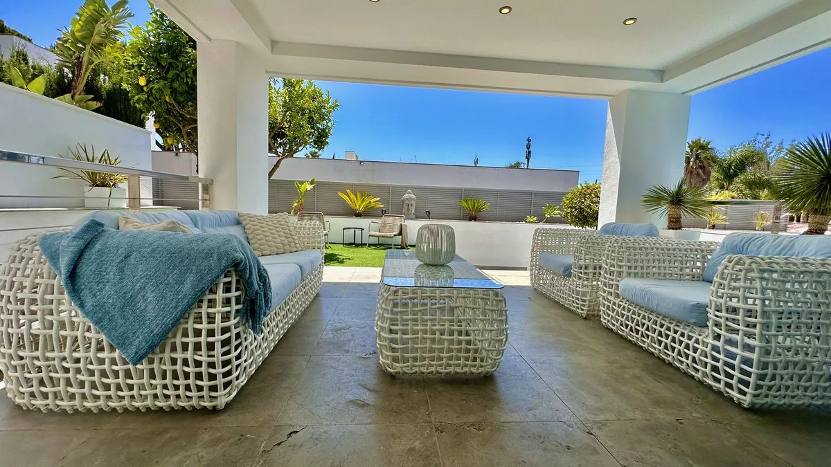 FOR SALE 🏡 New-Build Villa with Panoramic Roof Terrace – Nagüeles, Golden Mile, Marbella