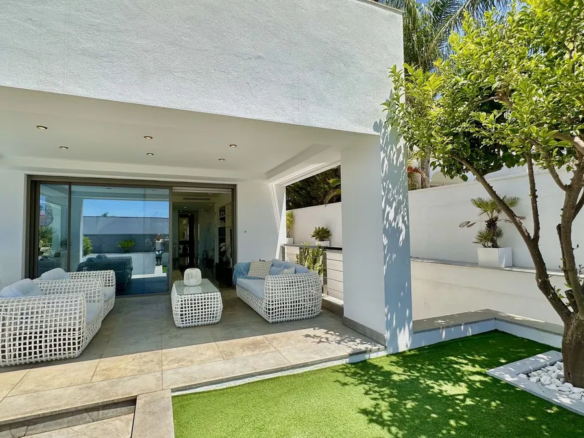 FOR SALE 🏡 New-Build Villa with Panoramic Roof Terrace – Nagüeles, Golden Mile, Marbella