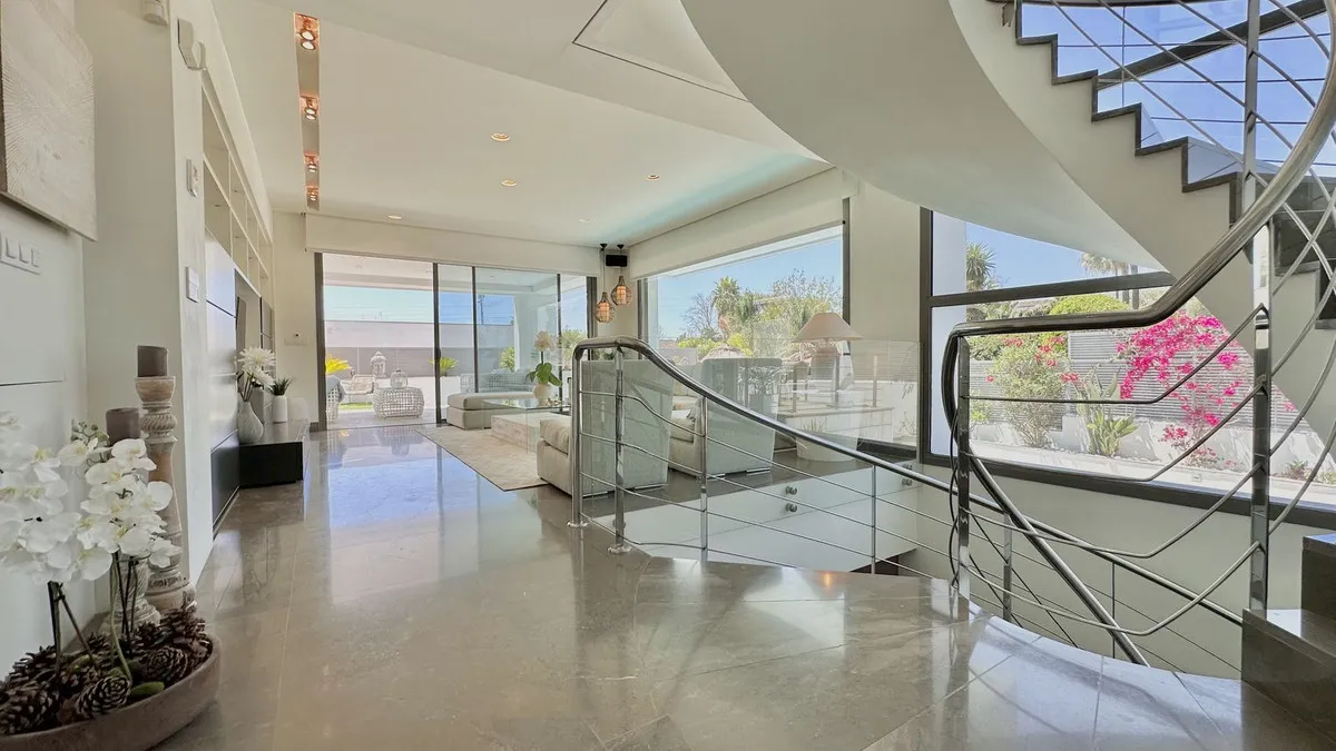 FOR SALE 🏡 New-Build Villa with Panoramic Roof Terrace – Nagüeles, Golden Mile, Marbella