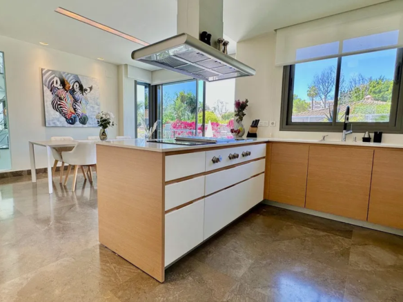 FOR SALE 🏡 New-Build Villa with Panoramic Roof Terrace – Nagüeles, Golden Mile, Marbella