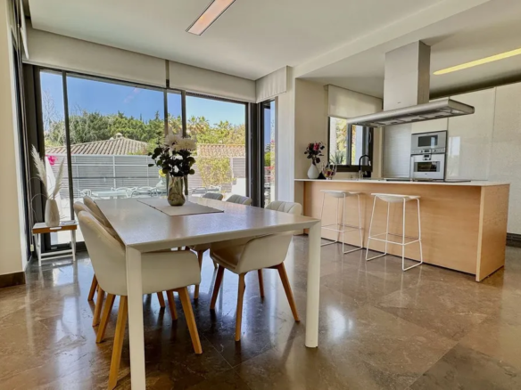 FOR SALE 🏡 New-Build Villa with Panoramic Roof Terrace – Nagüeles, Golden Mile, Marbella