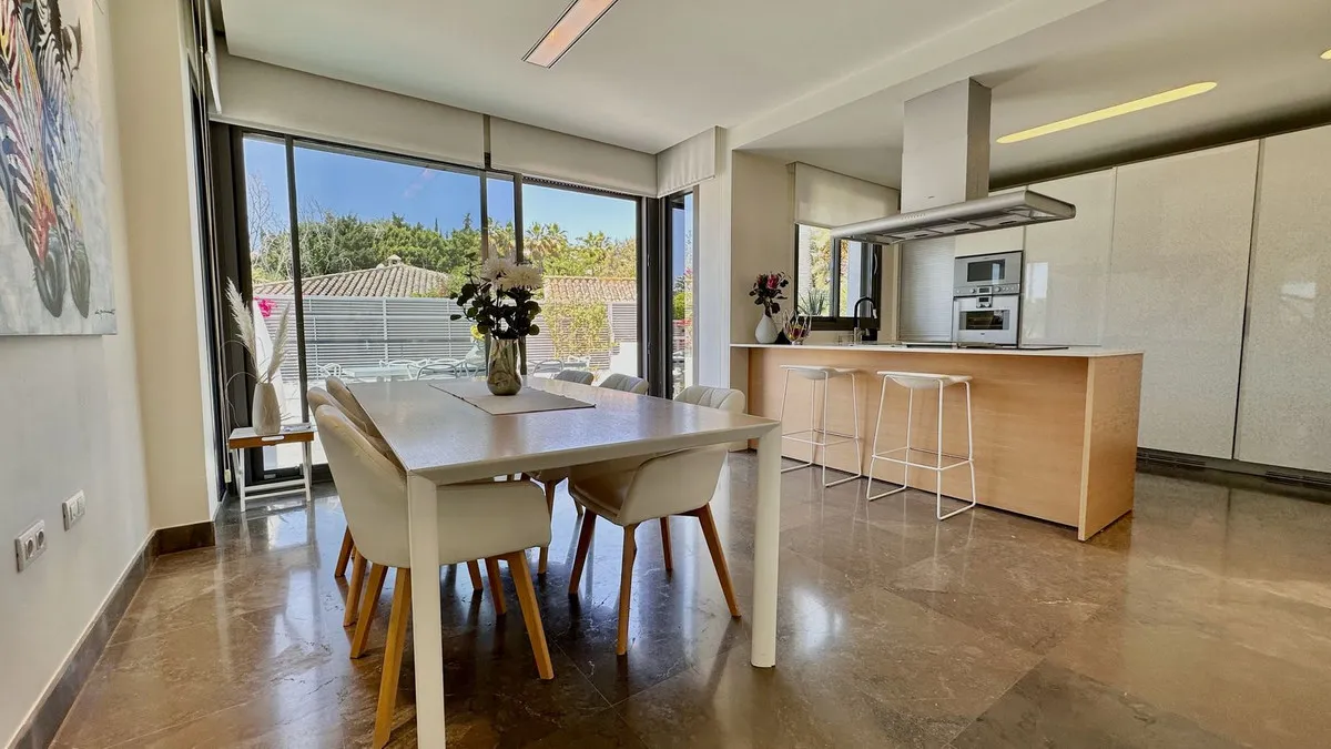 FOR SALE 🏡 New-Build Villa with Panoramic Roof Terrace – Nagüeles, Golden Mile, Marbella