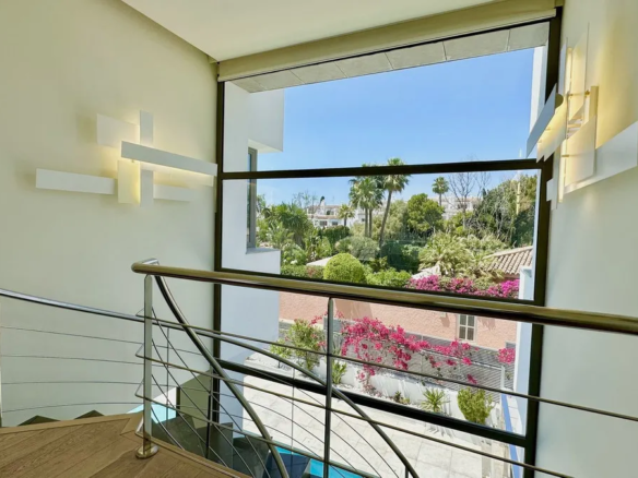 FOR SALE 🏡 New-Build Villa with Panoramic Roof Terrace – Nagüeles, Golden Mile, Marbella