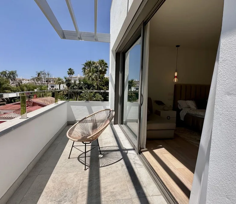 FOR SALE 🏡 New-Build Villa with Panoramic Roof Terrace – Nagüeles, Golden Mile, Marbella