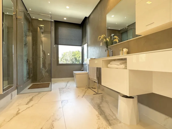 FOR SALE 🏡 New-Build Villa with Panoramic Roof Terrace – Nagüeles, Golden Mile, Marbella