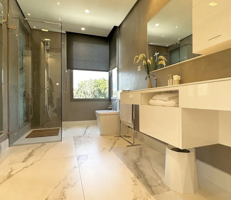 FOR SALE 🏡 New-Build Villa with Panoramic Roof Terrace – Nagüeles, Golden Mile, Marbella