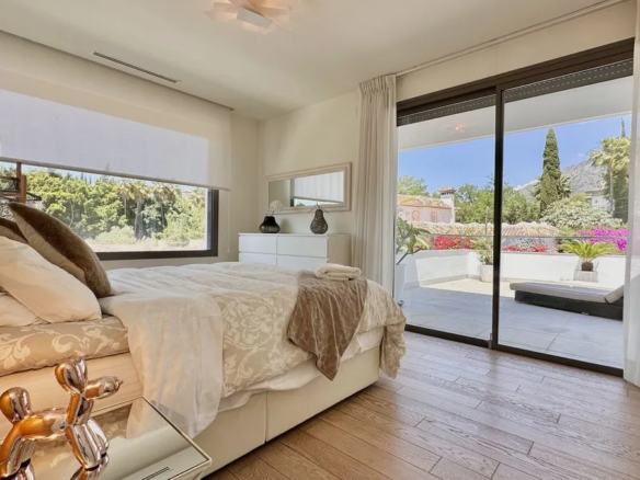 FOR SALE 🏡 New-Build Villa with Panoramic Roof Terrace – Nagüeles, Golden Mile, Marbella