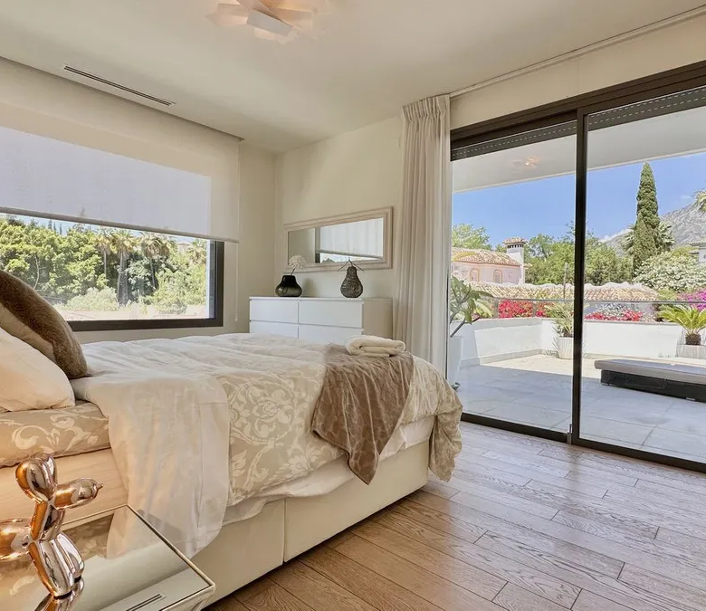 FOR SALE 🏡 New-Build Villa with Panoramic Roof Terrace – Nagüeles, Golden Mile, Marbella