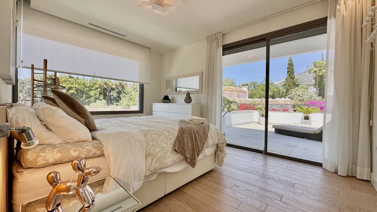 FOR SALE 🏡 New-Build Villa with Panoramic Roof Terrace – Nagüeles, Golden Mile, Marbella