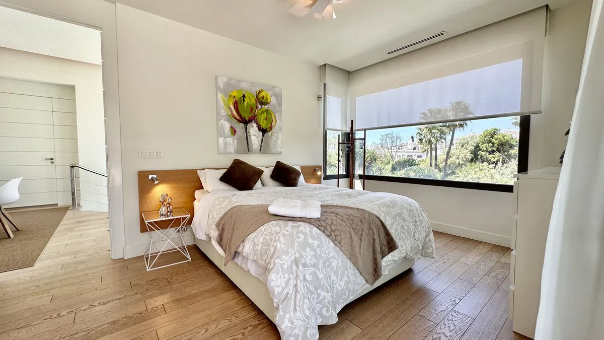 FOR SALE 🏡 New-Build Villa with Panoramic Roof Terrace – Nagüeles, Golden Mile, Marbella