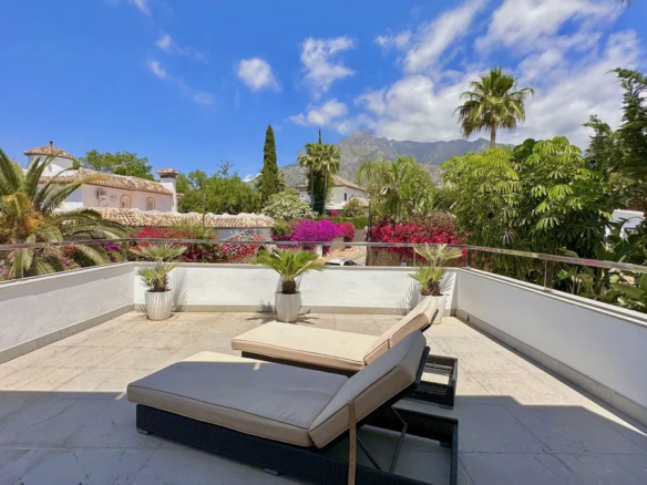 FOR SALE 🏡 New-Build Villa with Panoramic Roof Terrace – Nagüeles, Golden Mile, Marbella