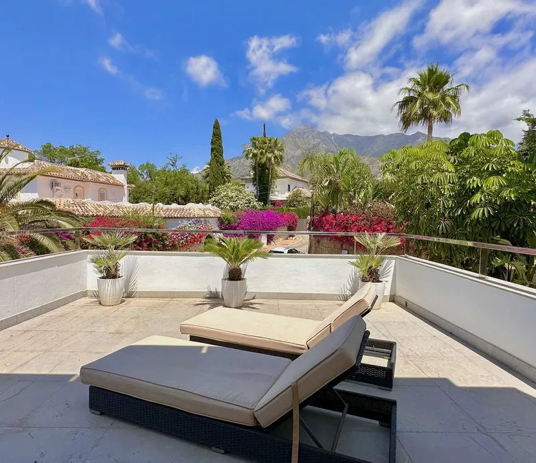 FOR SALE 🏡 New-Build Villa with Panoramic Roof Terrace – Nagüeles, Golden Mile, Marbella