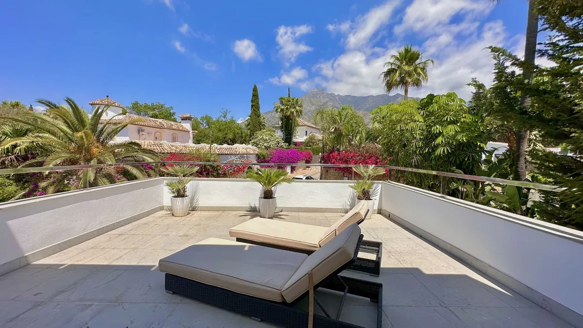 FOR SALE 🏡 New-Build Villa with Panoramic Roof Terrace – Nagüeles, Golden Mile, Marbella