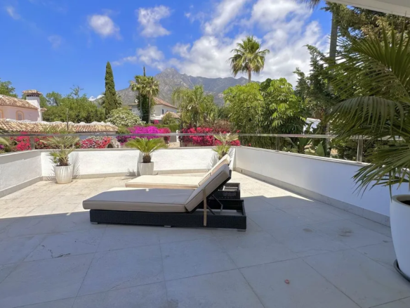 FOR SALE 🏡 New-Build Villa with Panoramic Roof Terrace – Nagüeles, Golden Mile, Marbella