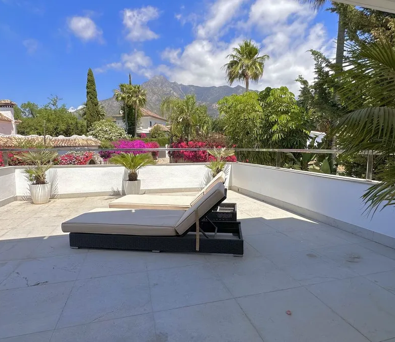FOR SALE 🏡 New-Build Villa with Panoramic Roof Terrace – Nagüeles, Golden Mile, Marbella