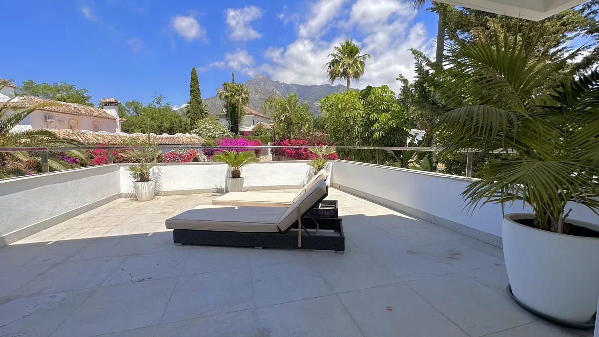 FOR SALE 🏡 New-Build Villa with Panoramic Roof Terrace – Nagüeles, Golden Mile, Marbella