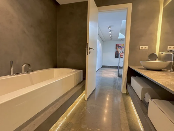 FOR SALE 🏡 New-Build Villa with Panoramic Roof Terrace – Nagüeles, Golden Mile, Marbella