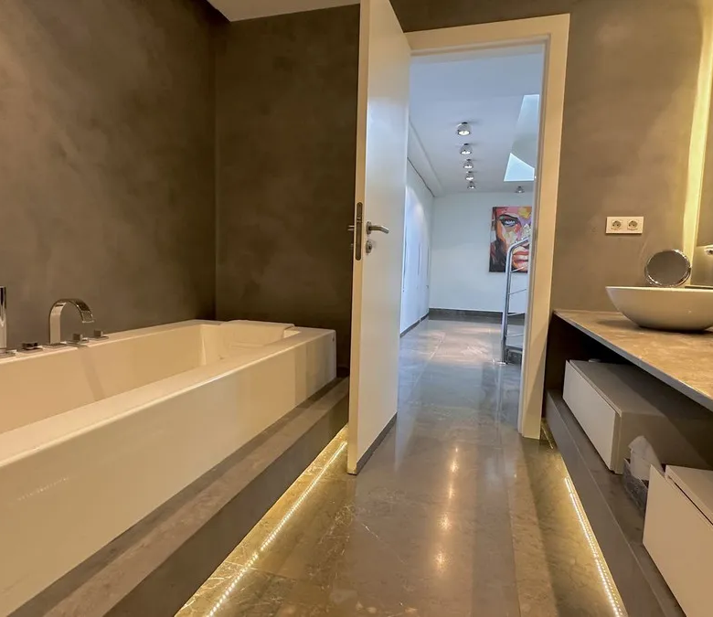 FOR SALE 🏡 New-Build Villa with Panoramic Roof Terrace – Nagüeles, Golden Mile, Marbella