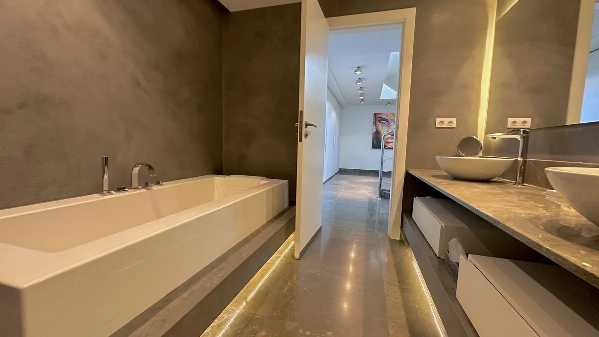 FOR SALE 🏡 New-Build Villa with Panoramic Roof Terrace – Nagüeles, Golden Mile, Marbella
