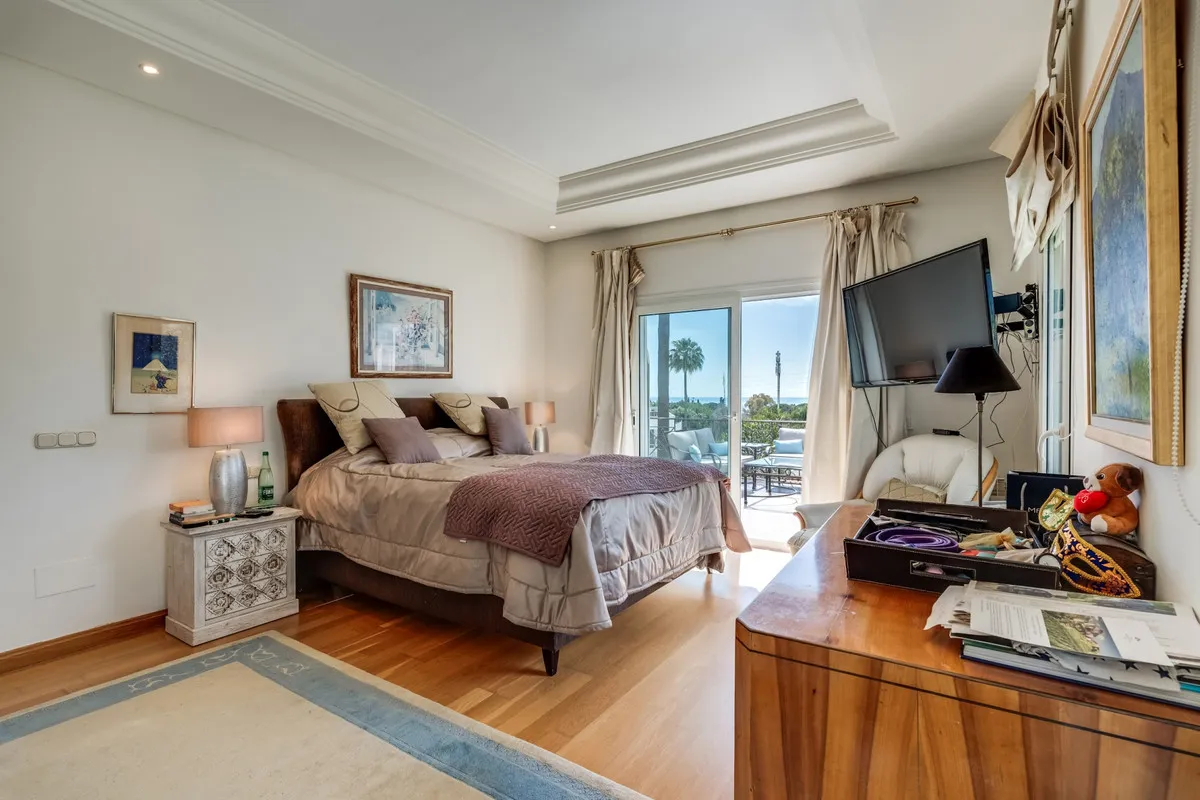 FOR SALE 🏡 South-Facing Classic Villa with Heated Pool – Rocío de Nagüeles, Golden Mile, Marbella