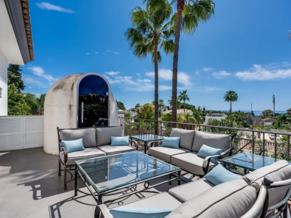 FOR SALE 🏡 South-Facing Classic Villa with Heated Pool – Rocío de Nagüeles, Golden Mile, Marbella