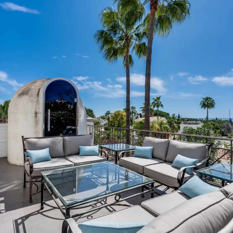 FOR SALE 🏡 South-Facing Classic Villa with Heated Pool – Rocío de Nagüeles, Golden Mile, Marbella