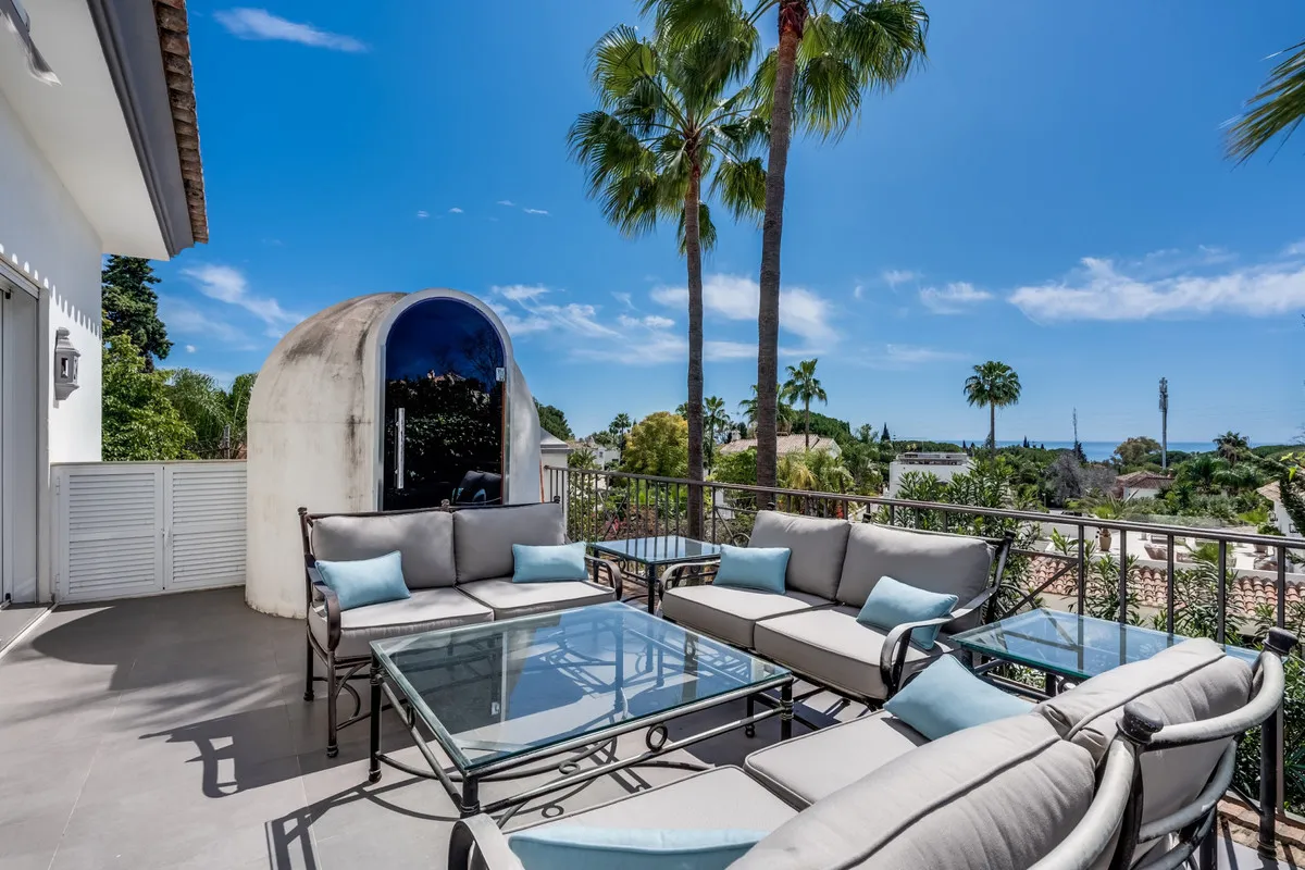 FOR SALE 🏡 South-Facing Classic Villa with Heated Pool – Rocío de Nagüeles, Golden Mile, Marbella
