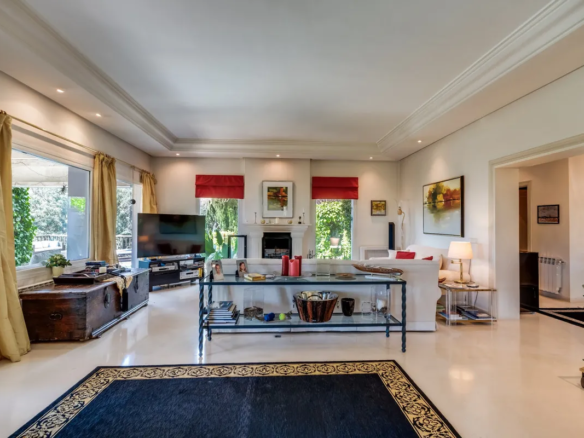 FOR SALE 🏡 South-Facing Classic Villa with Heated Pool – Rocío de Nagüeles, Golden Mile, Marbella